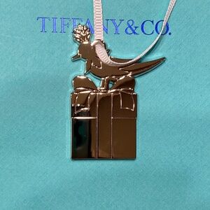 Tiffany & Co. Bird on Gift Silver Holiday Ornament – Limited Edition 2025 pkging
